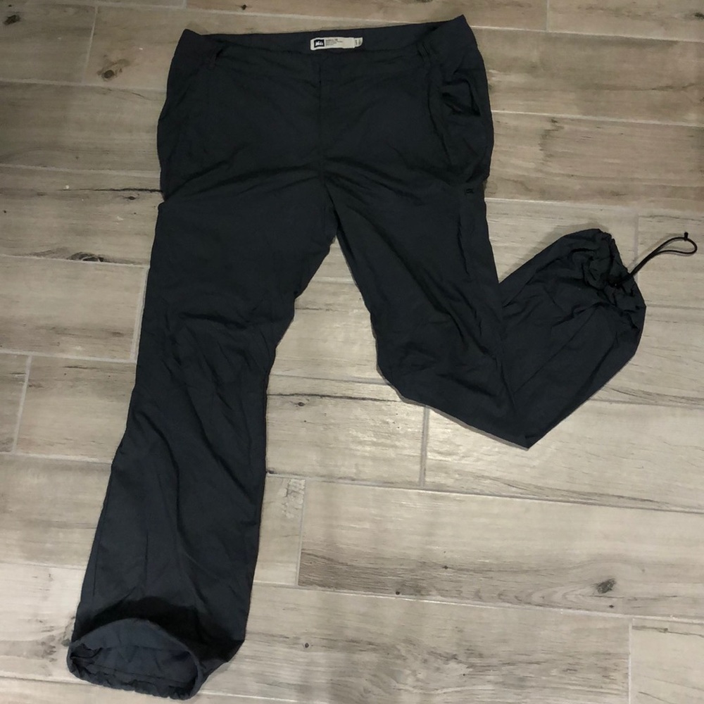 Lightweight hiking pants
